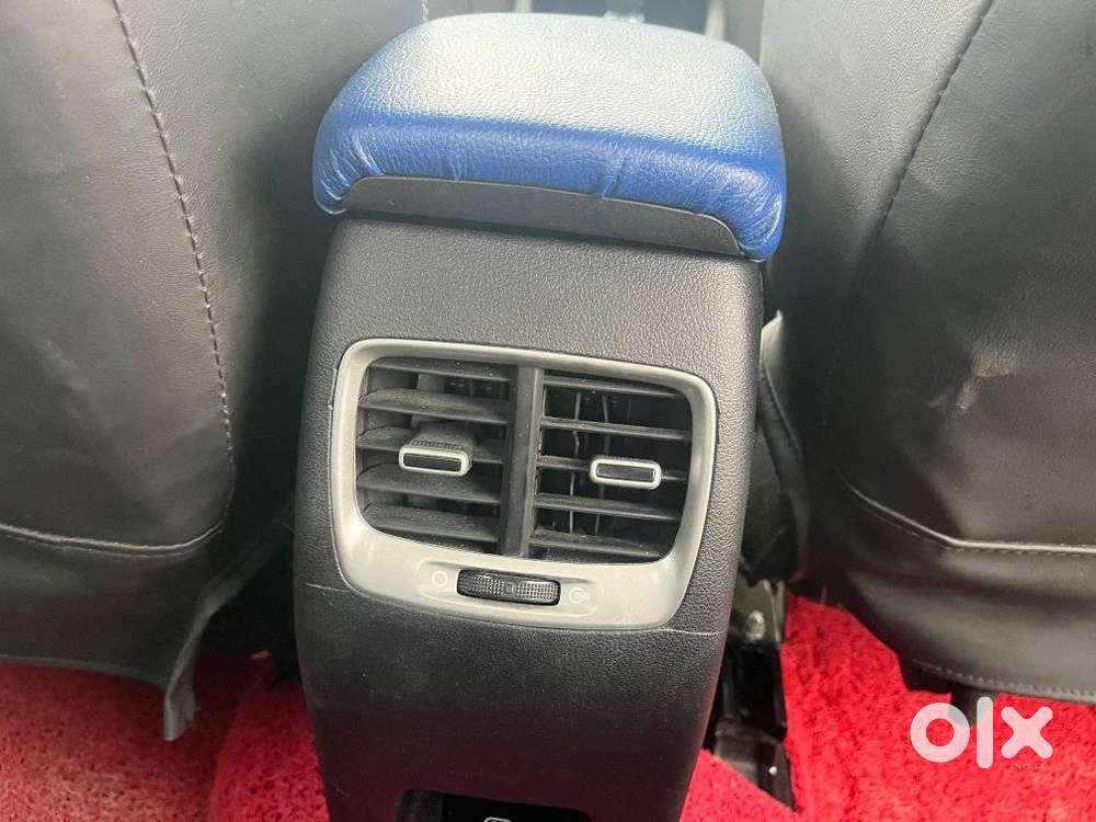 Hyundai Venue Sx (o) Mt 1.0 Turbo Dual Tone, 2025, Petrol