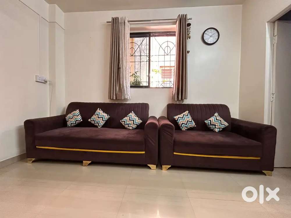 Maroon 3+2 Seater Sofa Set &ndash; Good Condition