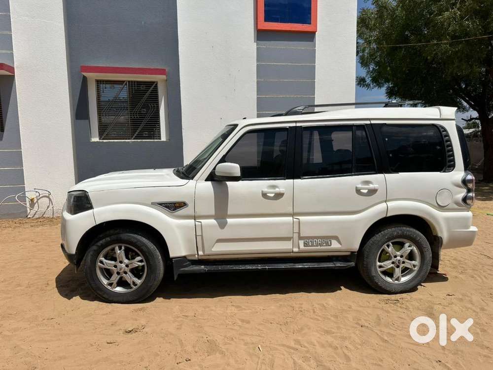 Mahindra Scorpio 2015 Nov End Model