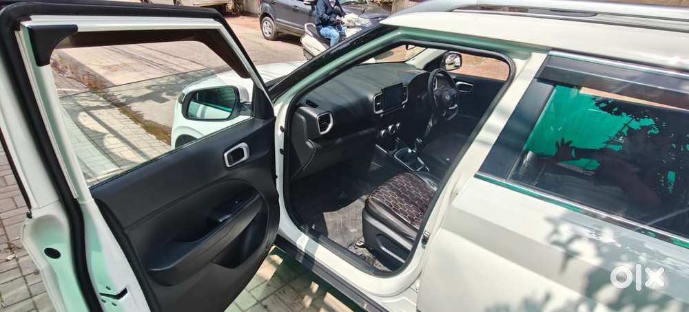 Hyundai Venue Sx (o) Mt 1.5 Diesel, 2021, Diesel