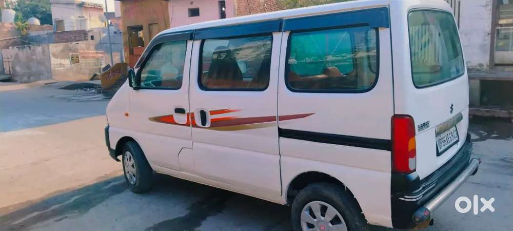 7 Seater Gadi H Jisme Ac Or Cng Lagi Hui H Bhar Se Lagvai H