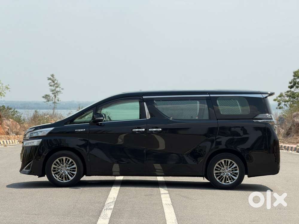 Toyota Vellfire Vip – Executive Lounge, 2023, Petrol