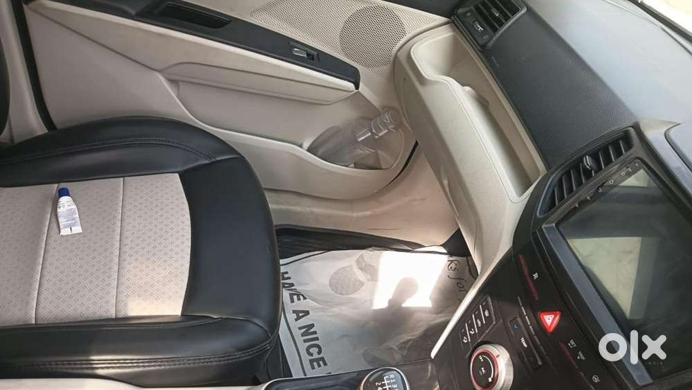 Mahindra Xuv300 Petrol Well Maintained