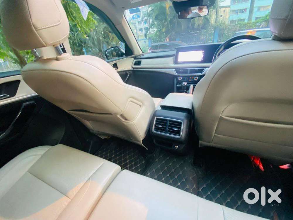 Mahindra Xuv700 2.0 Ax 7 Petrol Mt Str, 2022, Petrol