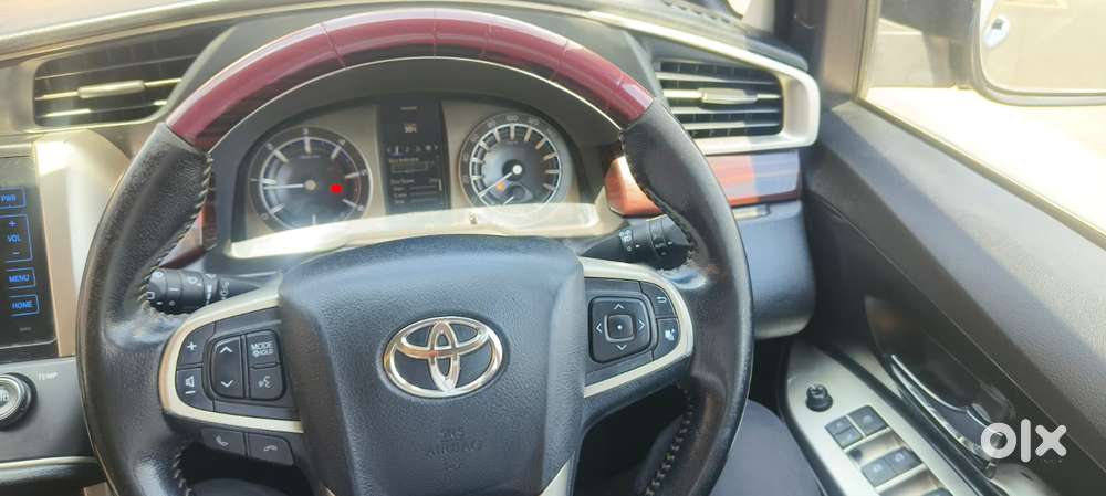 Toyota Innova Crysta 2.4 V 8 Str, 2017, Diesel