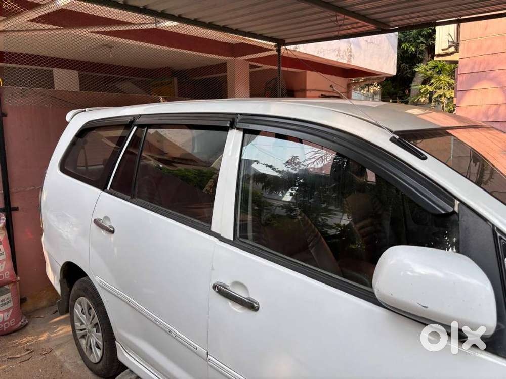 Toyota Innova 2012 2.5g – Excellent Condition