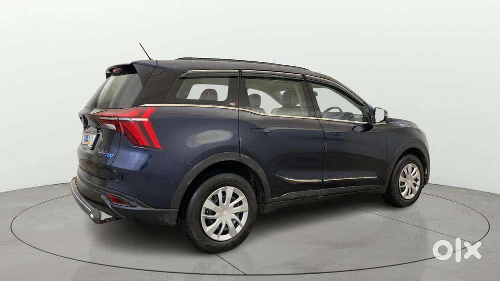 Mahindra Xuv700 2.0 Mx Petrol Mt 5 Str, 2023, Petrol