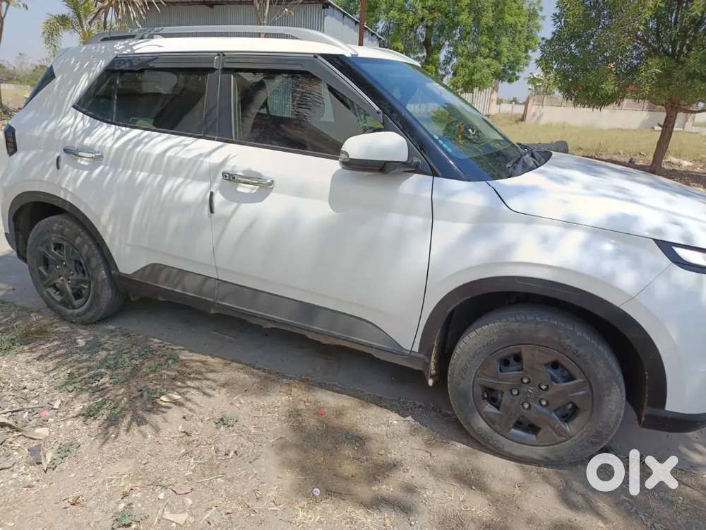 Hyundai Venue 2024 Petrol 10600 Km Driven