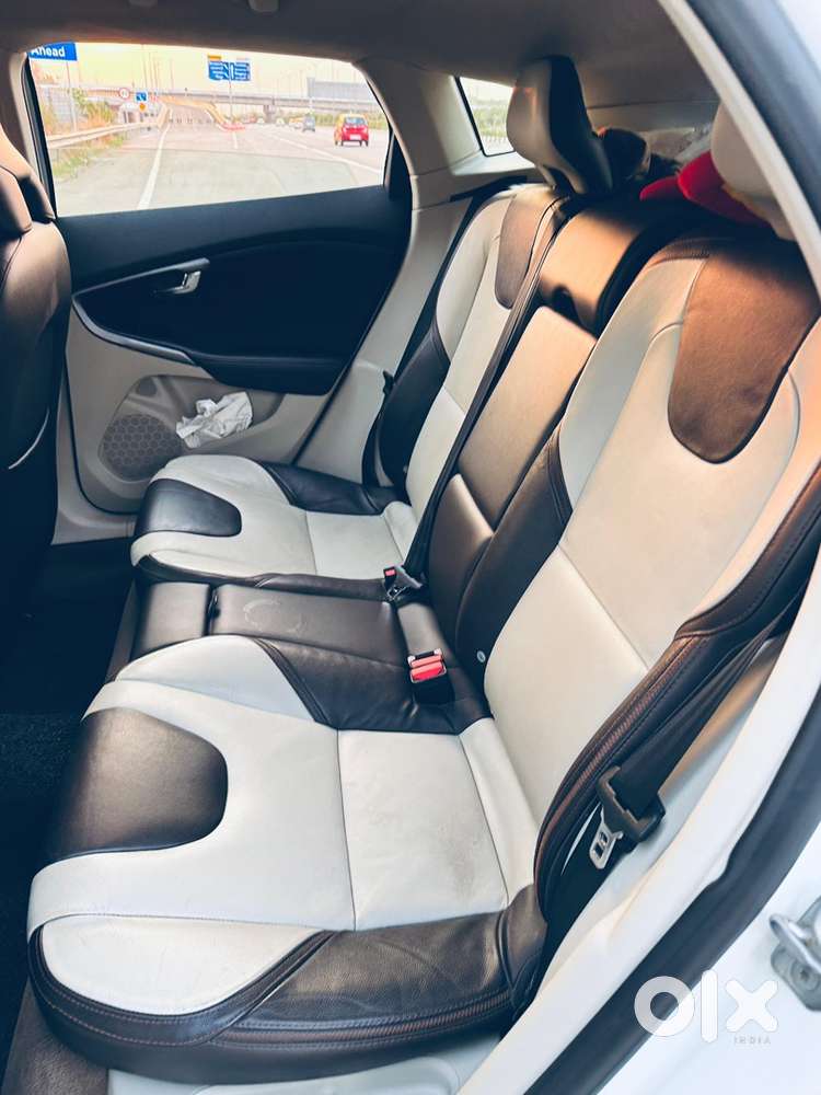 2016 Volvo V40 Country Petrol