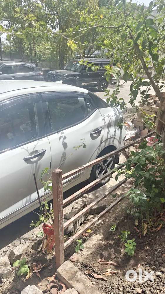 Hyundai Aura 2022 Petrol 41000 Km  Services Centre ,armrest,sunshades