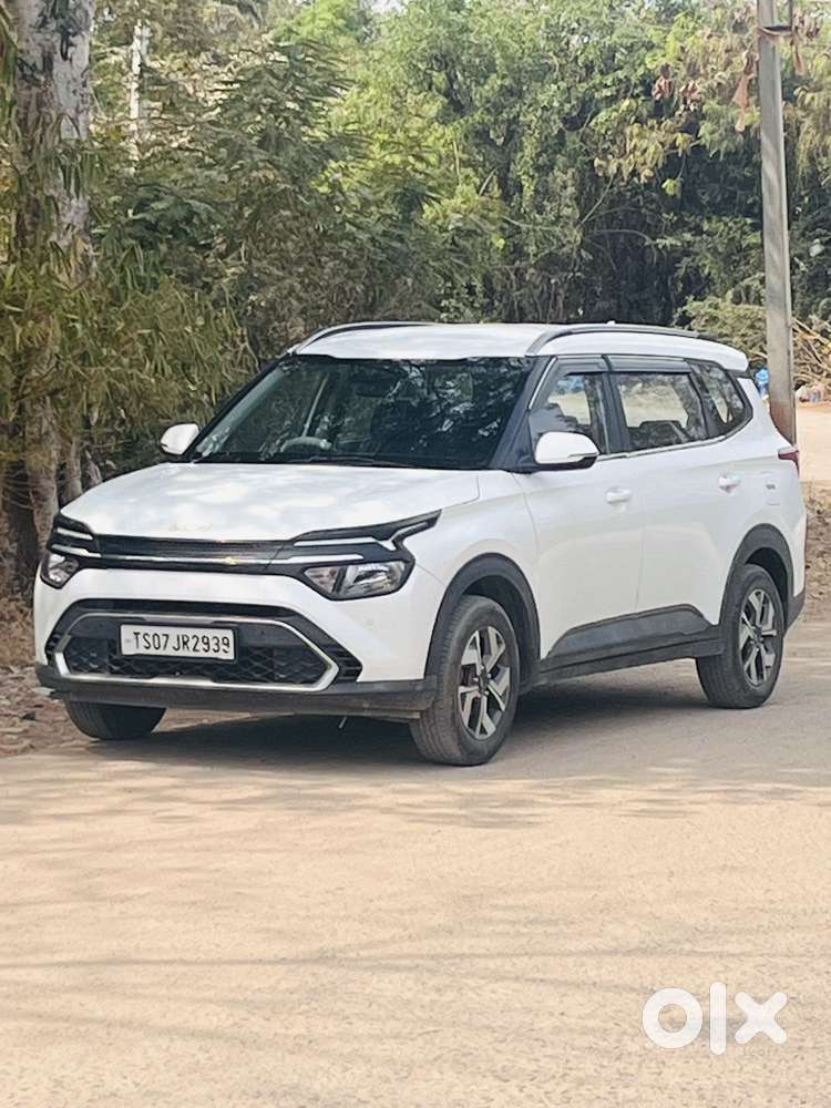 Kia Carens, 2023, Petrol