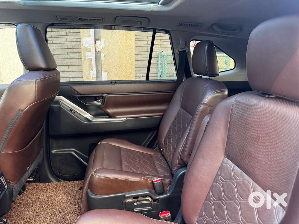 Toyota Innova Hycross 2.0 Zx (o) Hybrid 7 Str, 2025, Petrol