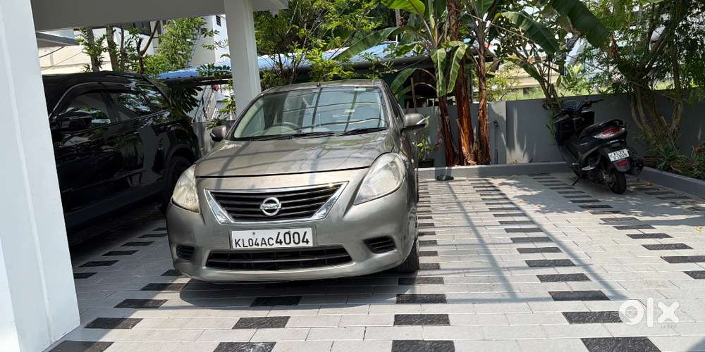 Nissan Sunny 2012
