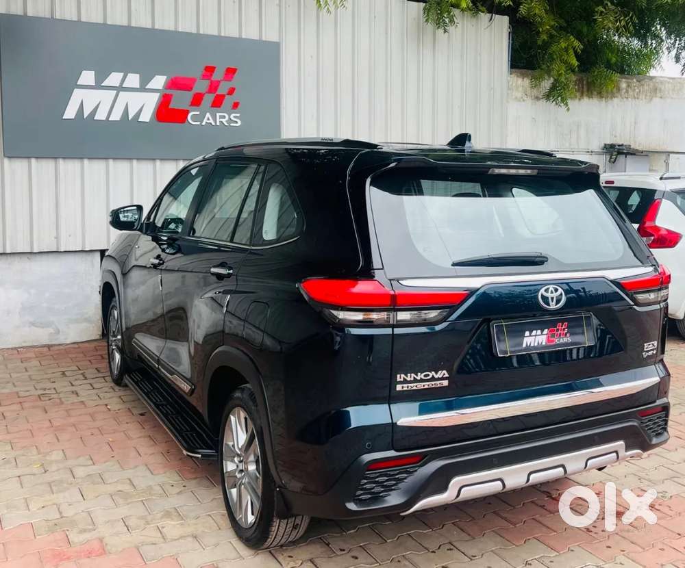 Toyota Innova Hycross 2.0 Zx (o) Hybrid 7 Str, 2025, Petrol
