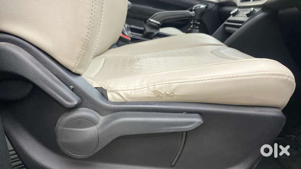 Mahindra Xuv700 2.0 Ax 5 Petrol Mt 7 Str, 2022, Petrol