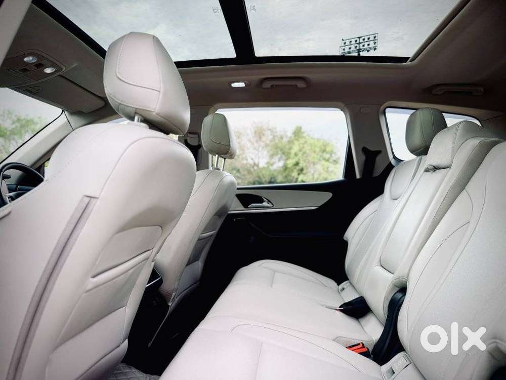 Mahindra Xuv700 2.0 Ax 7 Petrol At Str, 2024, Petrol