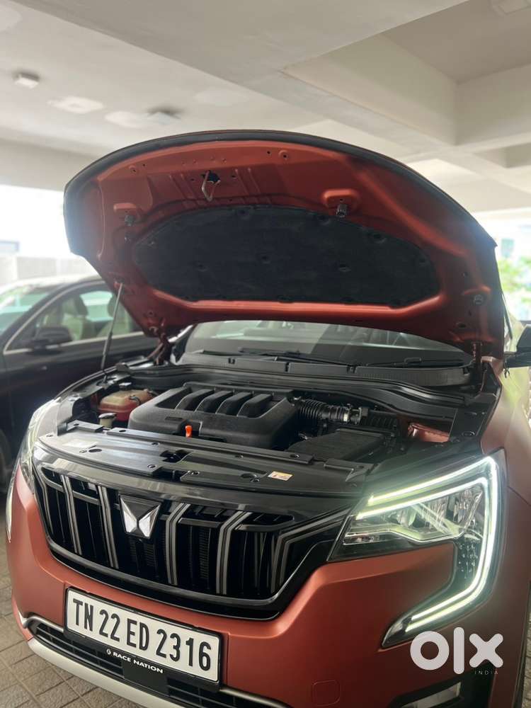 2024 Mahindra Xuv700 7 Seater Petrol Ax7l Blaze Variant