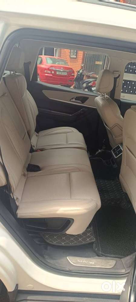 Mahindra Xuv700 2.2 Ax 7 Diesel Mt Luxury Pack Str, 2022, Diesel