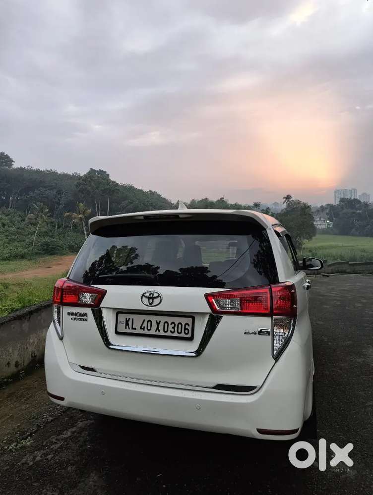 Toyota Innova Crysta 2017 Diesel Well Maintained