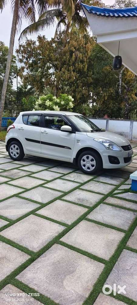 Maruti Suzuki Swift Lxi Option, 2017, Petrol