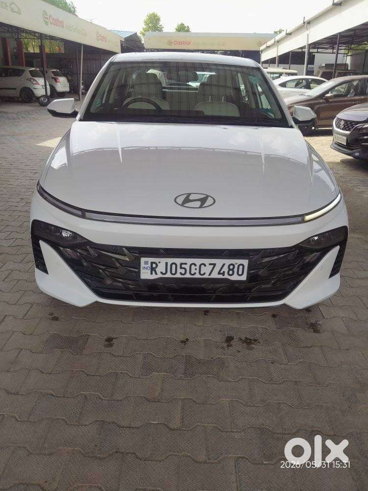 Hyundai Verna 1.5 Mpi Mt Sx (o), 2023, Petrol