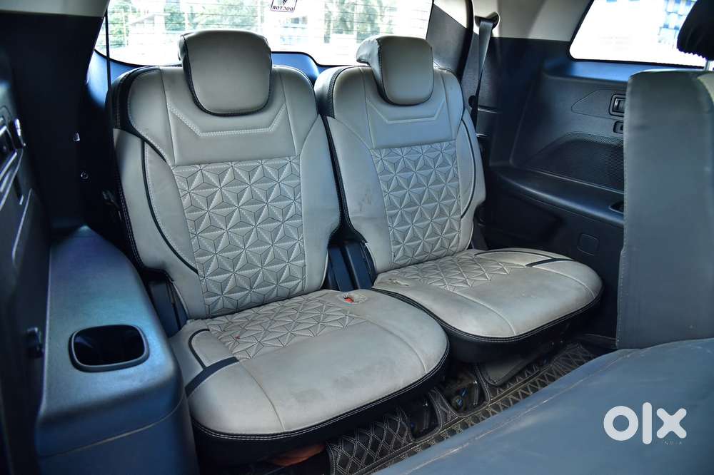 Mahindra Xuv700 Ax 5 Petrol Mt 7 Str (e), 2023, Petrol
