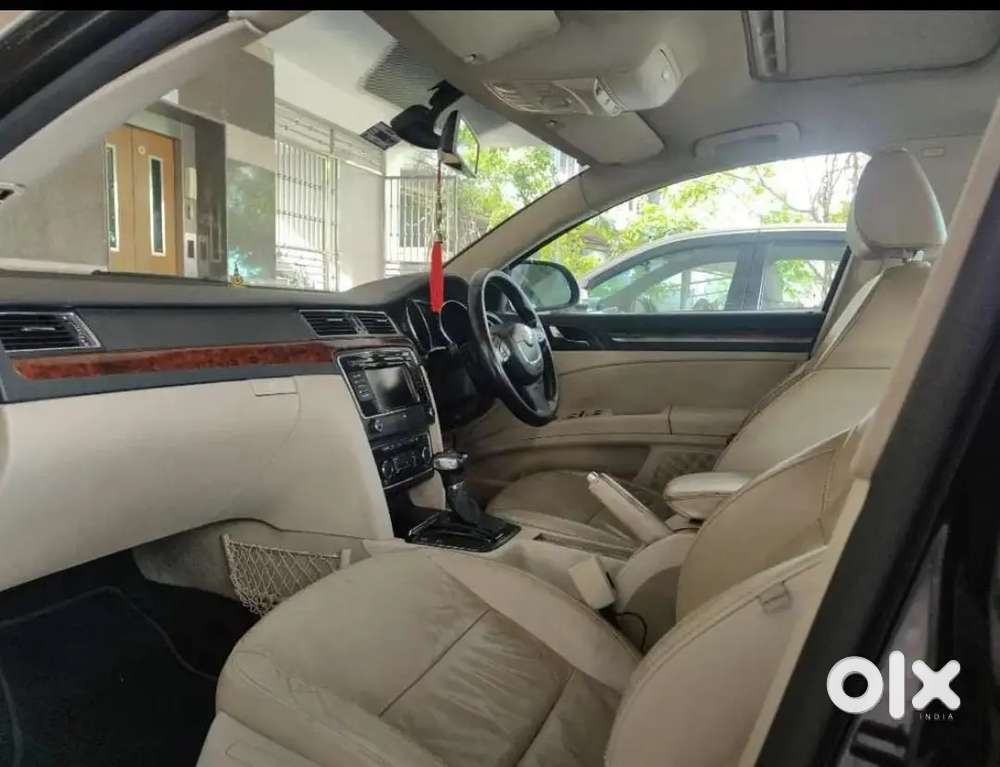 Skoda Superb 2013 Petrol 100000 Km Driven