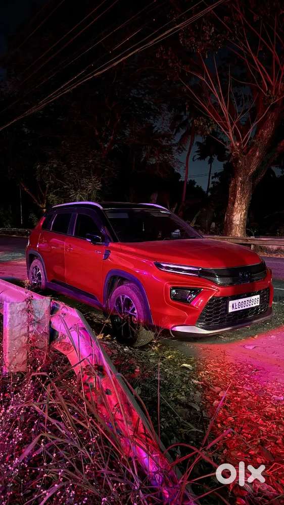 Toyota Hyryder Hybrid G  Fully Hybrid  Dual Tone Red-black  25km/l