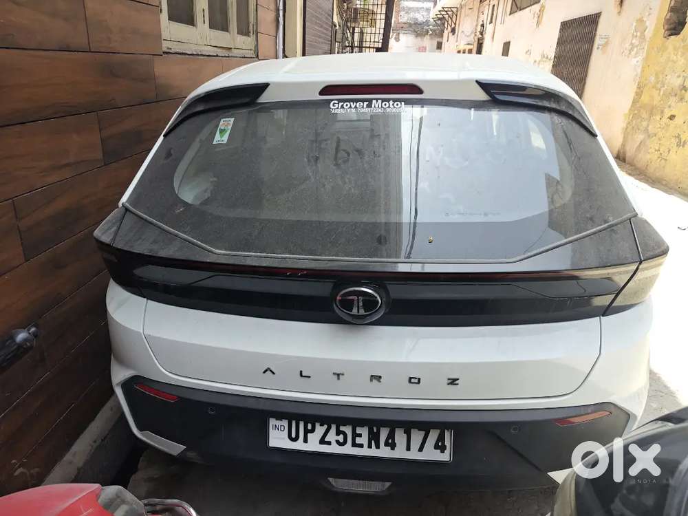 Tata Altroz 2025 Petrol 2800 Km Driven