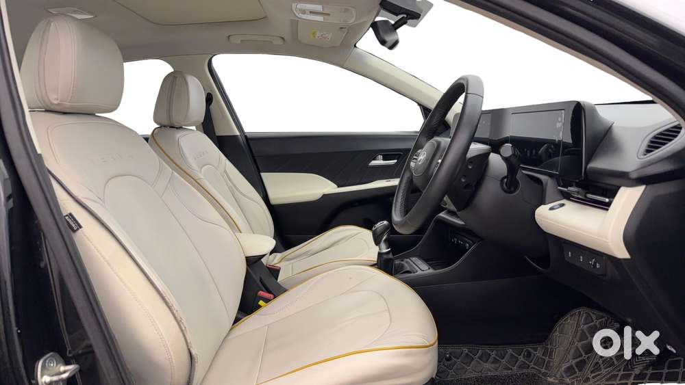 Hyundai Verna 1.5 Mpi Mt Sx (o), 2023, Petrol