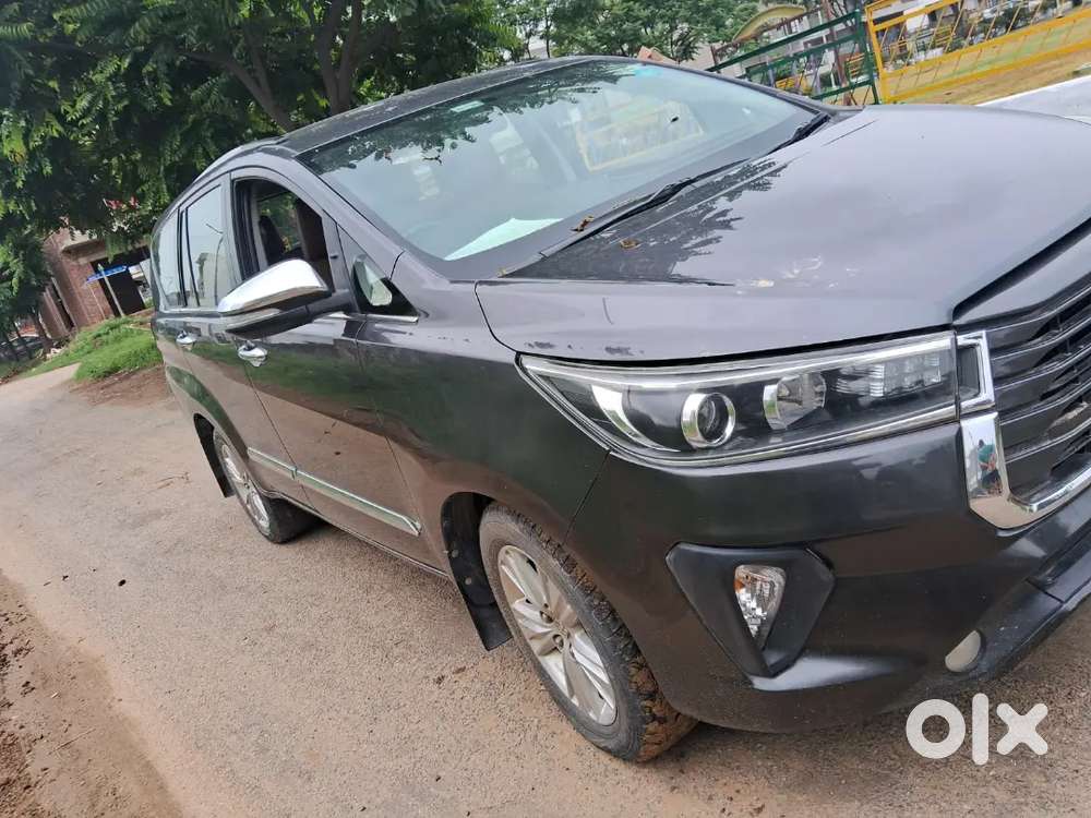 Innova Crysta 2.8 Professor Car Very Good Family