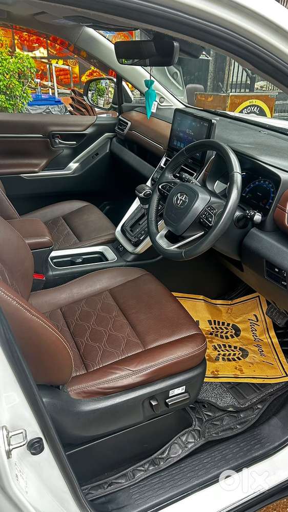 Toyota Innova Hycross 2.0 Zx (o) Hybrid 7 Str, 2023, Petrol