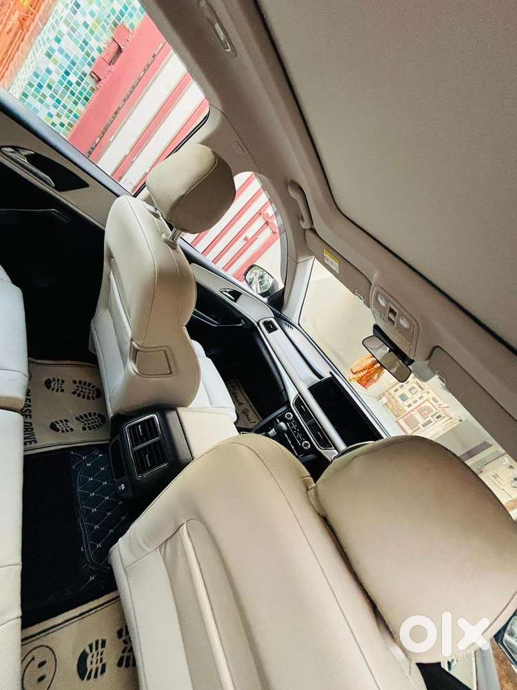 Mahindra Xuv700 2024 Petrol Well Maintained