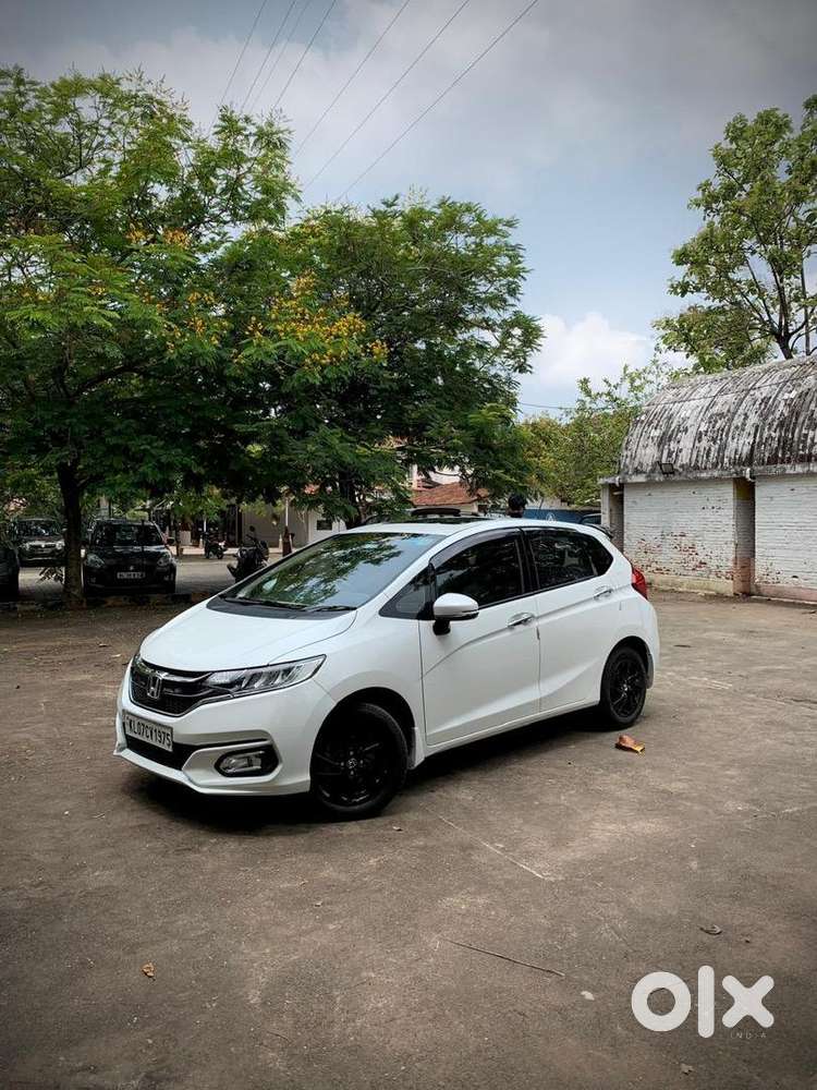 2020 Honda Jazz Zx Cvt Top Model  Sunroof  White  Well Maintained