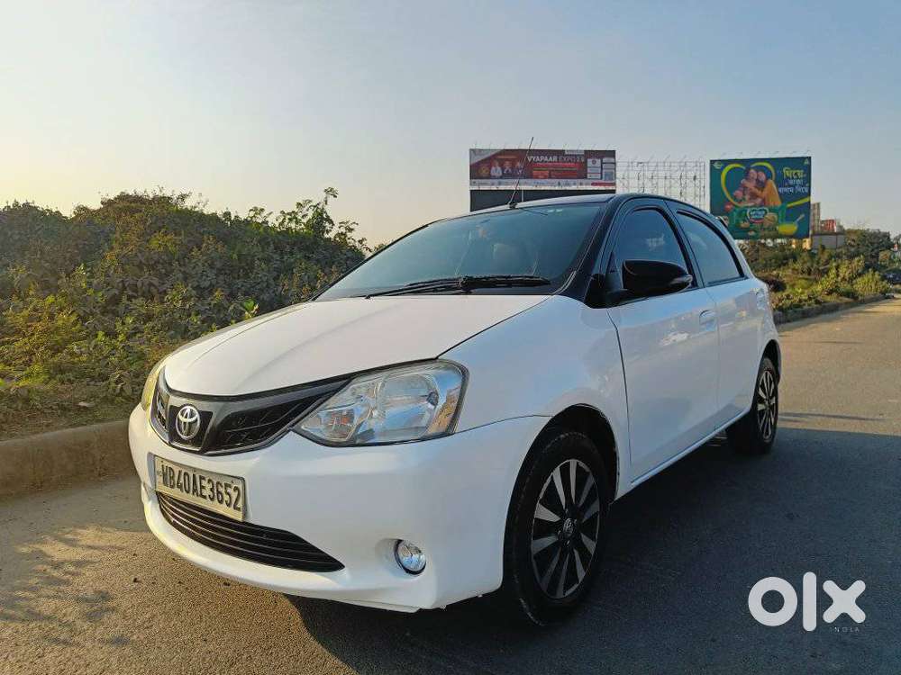 Toyota Etios Liva 1.2 V Dual Tone, 2016, Petrol