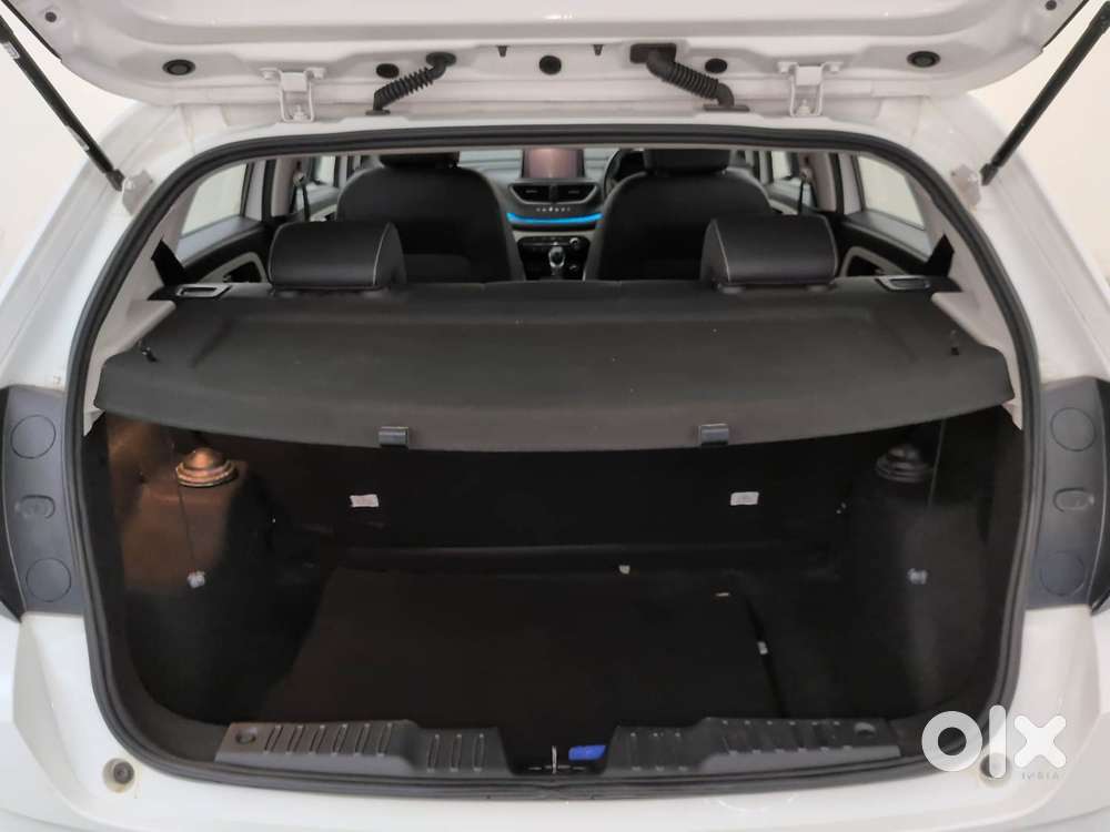 Tata Altroz Xza Plus (o) (s), 2023, Petrol