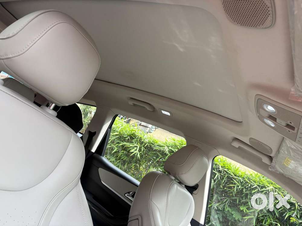 Mahindra Xuv700 2.0 Ax 7 Petrol At Luxury Pack Str, 2024, Petrol