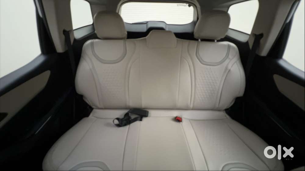Mahindra Xuv700 2.0 Ax 5 Petrol At Str, 2022, Petrol