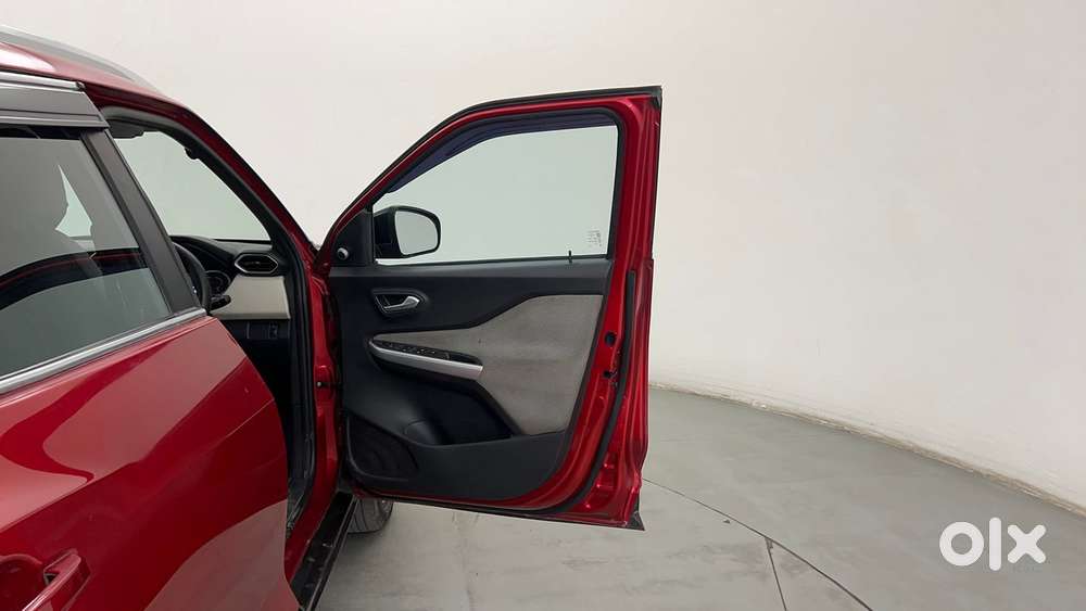 Nissan Magnite 1.0 Xv Executive, 2022, Petrol