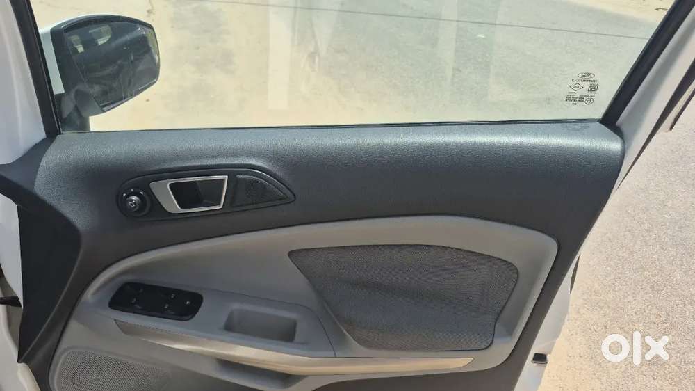 Ford Ecosport 2017 Petrol Average 11-17 Km/l,