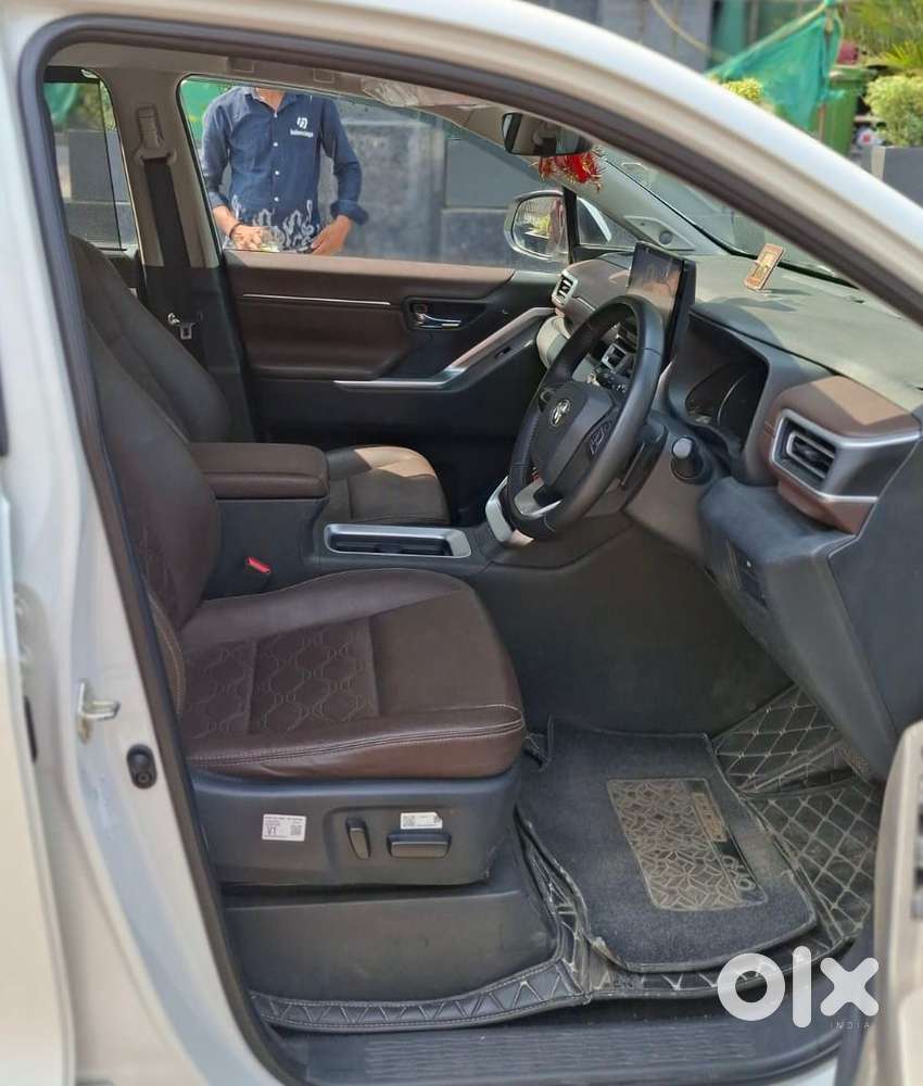 Toyota Innova Hycross 2.0 Zx (o) Hybrid 7 Str, 2025, Cng & Hybrids