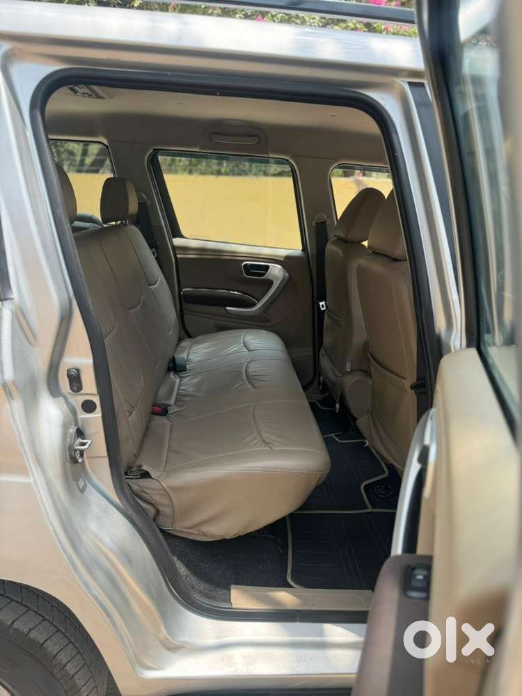 Mahindra Tuv 300 Mhawk100 T8 Dual Tone, 2018, Diesel