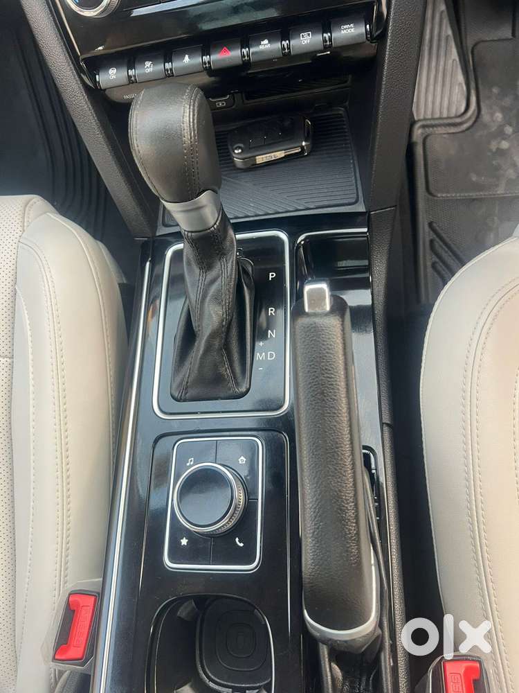 Mahindra Xuv700 2.2 Ax 7 Diesel At Str, 2022, Diesel