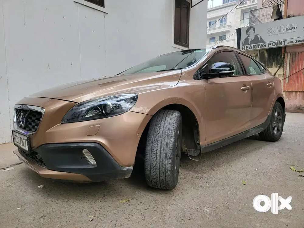 Volvo V40 Oct - 2016 Diesel Well Maintained