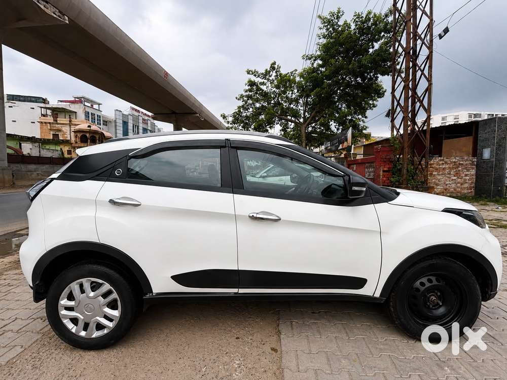 Tata Nexon 1.2 Revotron Xm (s), 2023, Petrol