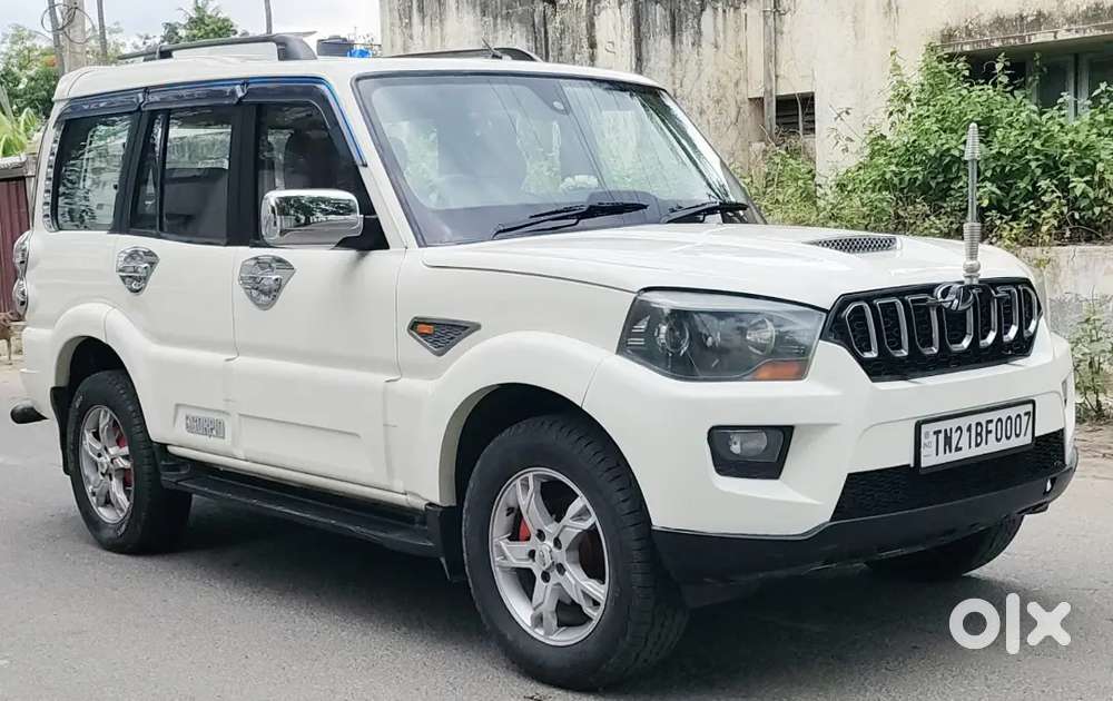 Mahindra Scorpio S10