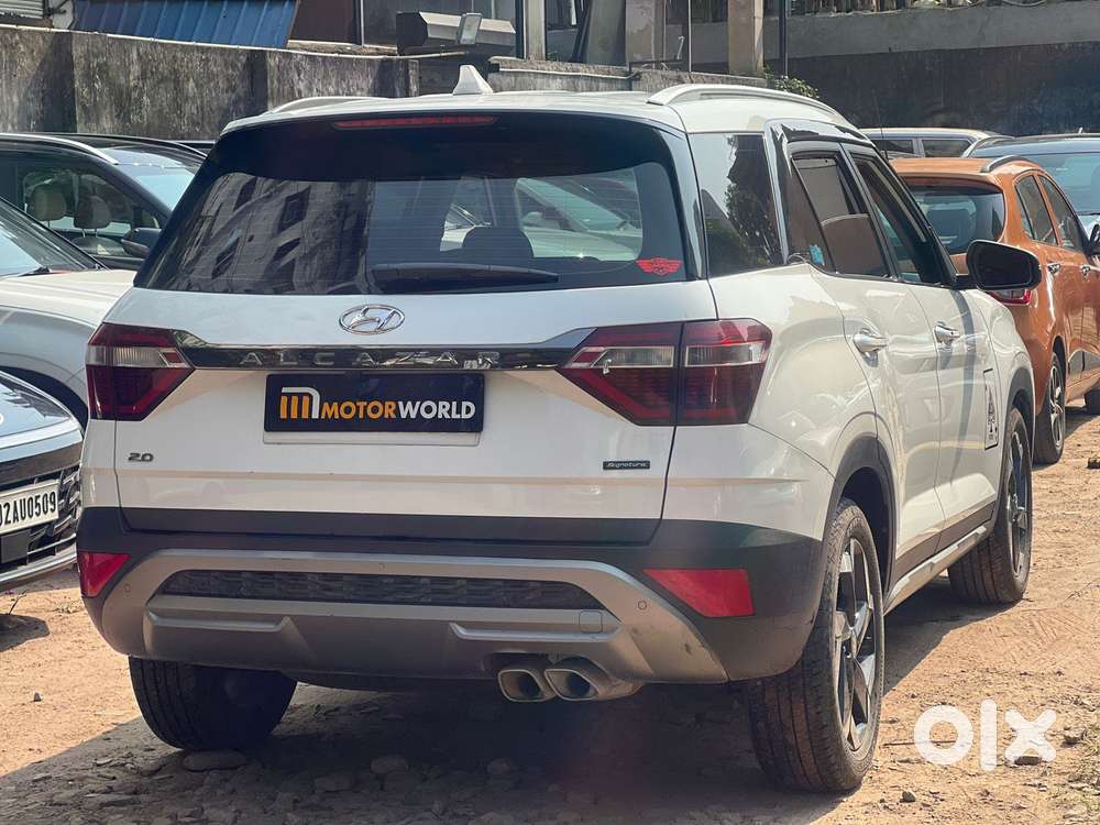 Hyundai Alcazar Signature Dual Tone, 2021, Petrol