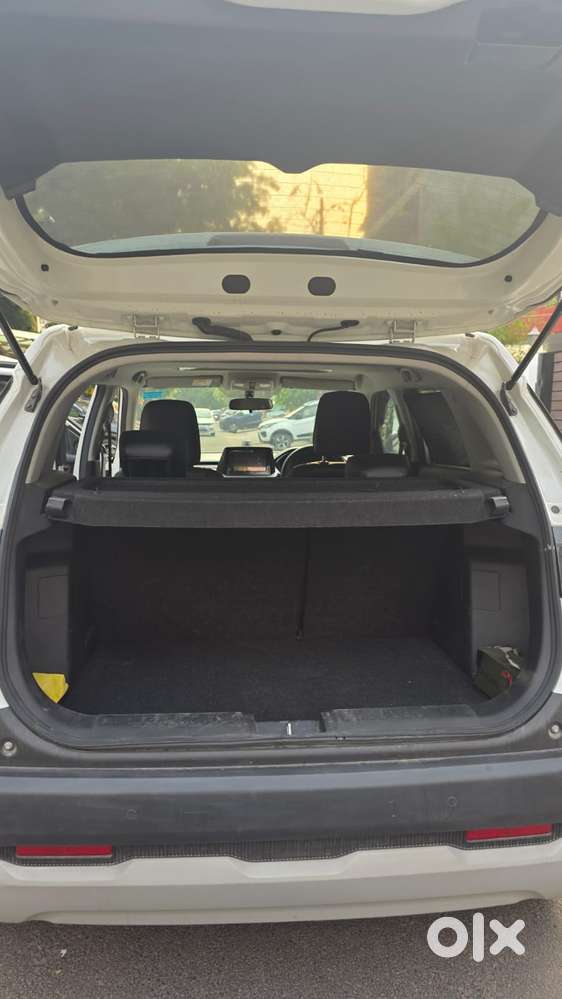 Maruti Suzuki Brezza 1.5 Zxi At Smart Hybrid, 2025, Petrol