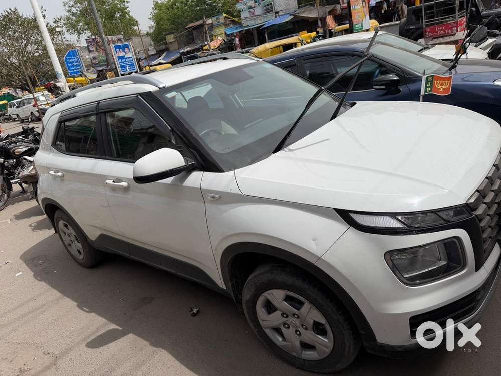 Hyundai Venue 2022 Petrol Well Maintained