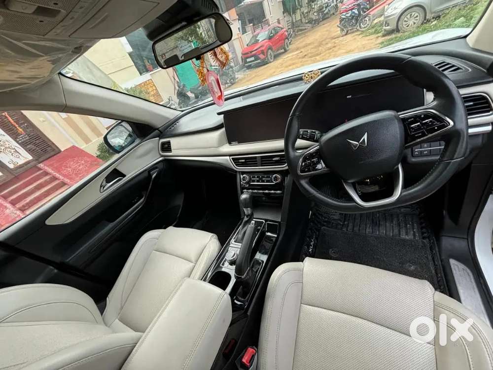 Mahindra Xuv700 At Diesel 2024